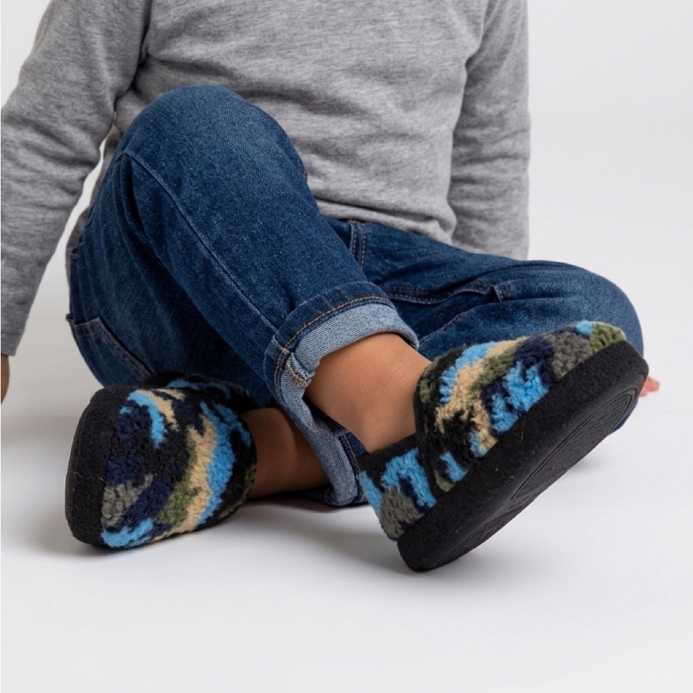 Wonder Nation Kids Cozy Plush Slip-On Slippers in Blue Camo